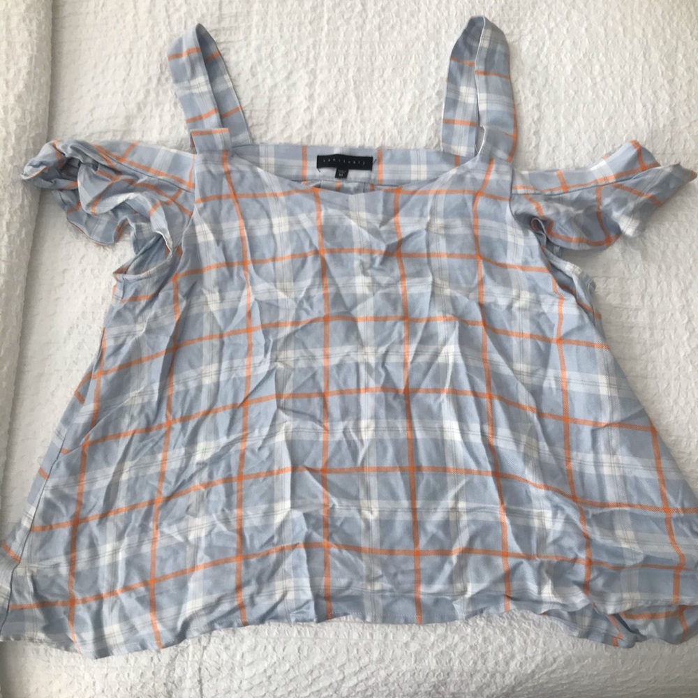 Summer shirt with off the shoulder sleeves!